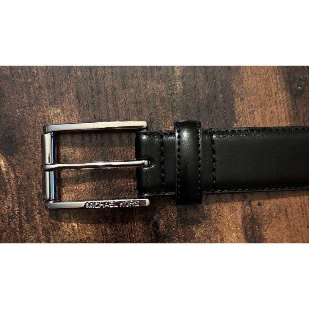 Michael Kors Classic leather belt Size 32” in Black